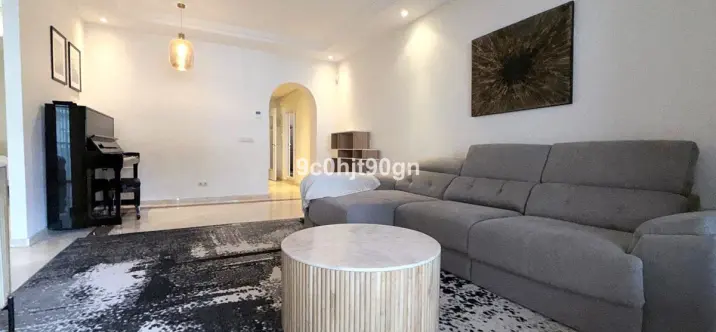 Sale of middle floor apartment in Elviria 3