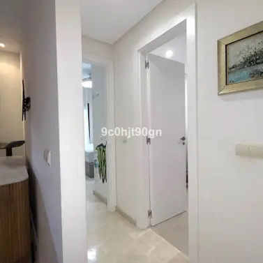 Sale of middle floor apartment in Elviria