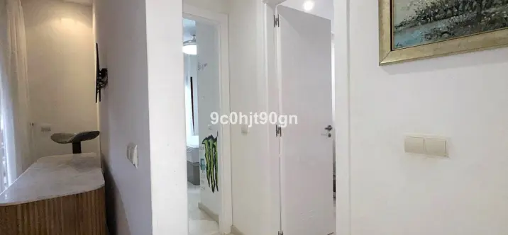Sale of middle floor apartment in Elviria 4