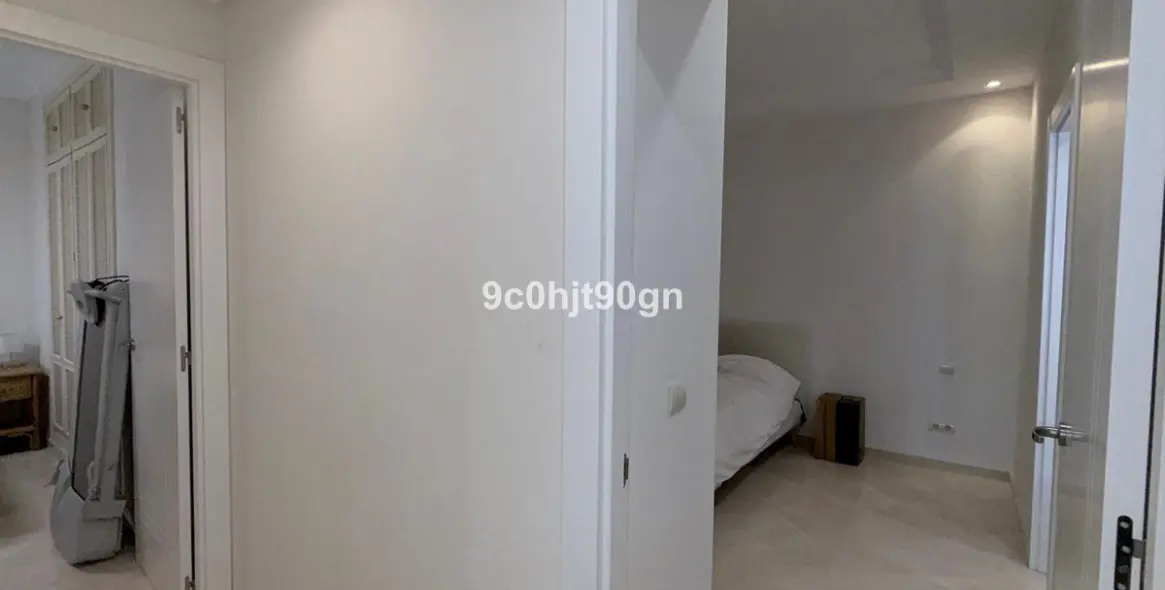 Venta de apartamento en planta media en Elviria 6