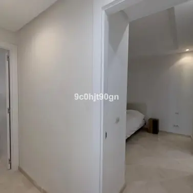 Sale of middle floor apartment in Elviria