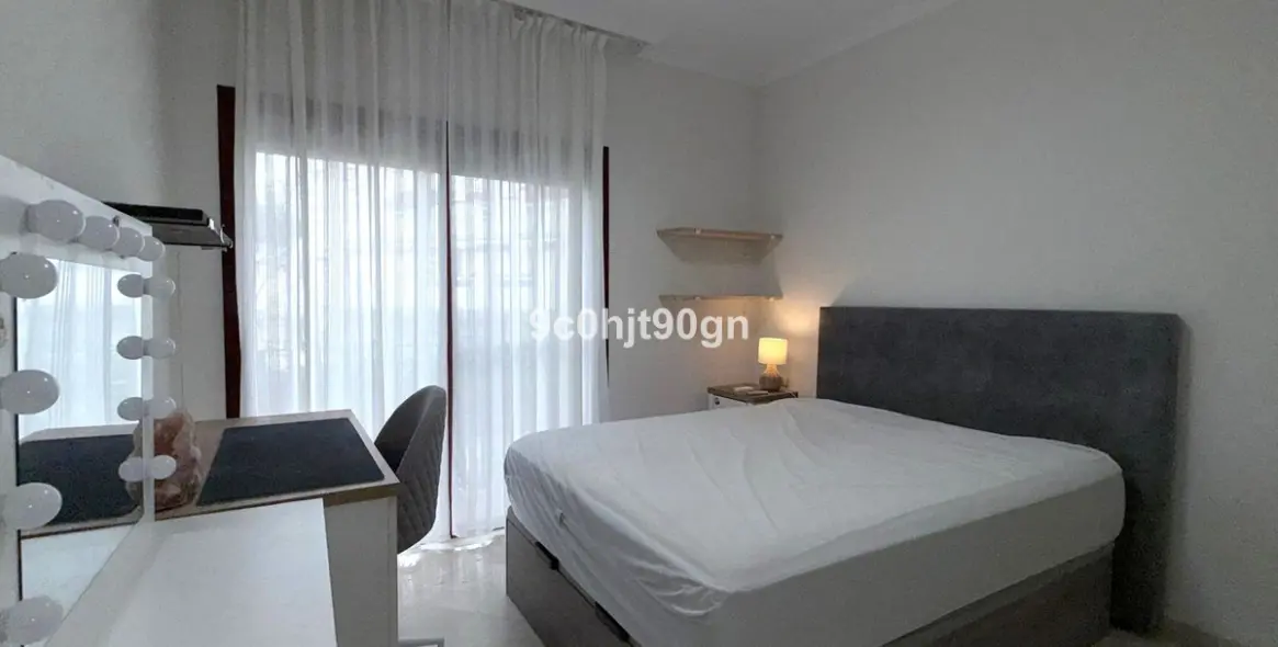 Venta de apartamento en planta media en Elviria 7