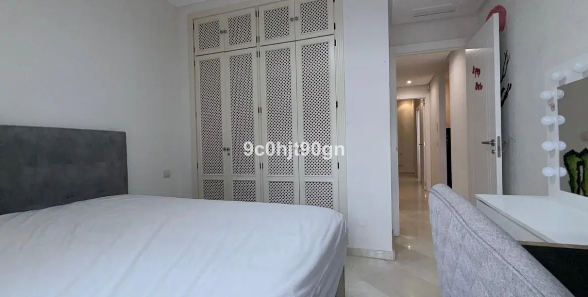 Venta de apartamento en planta media en Elviria 9
