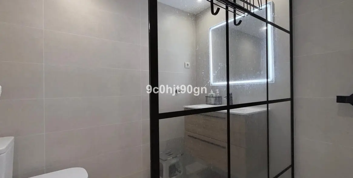 Venta de apartamento en planta media en Elviria 10