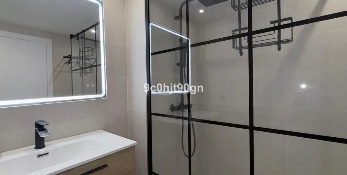 Venta de apartamento en planta media en Elviria 11