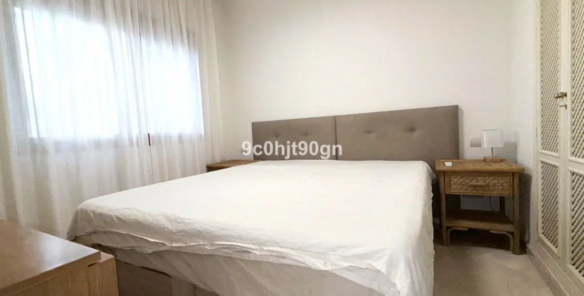 Venta de apartamento en planta media en Elviria 14