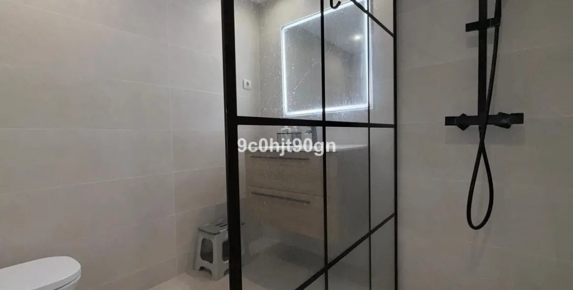 Venta de apartamento en planta media en Elviria 15