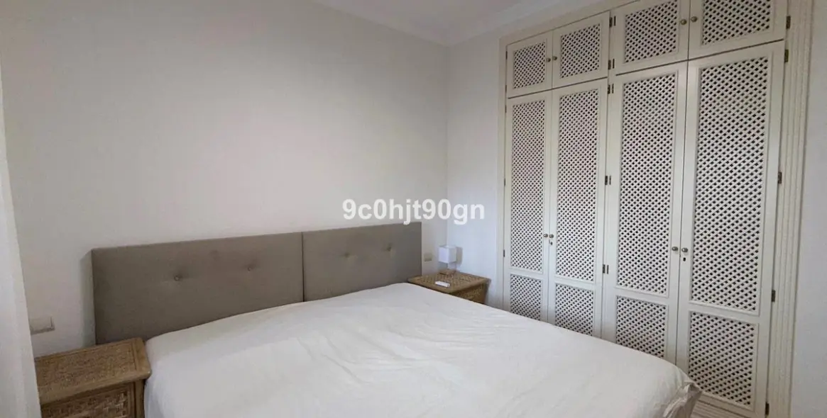 Venta de apartamento en planta media en Elviria 16