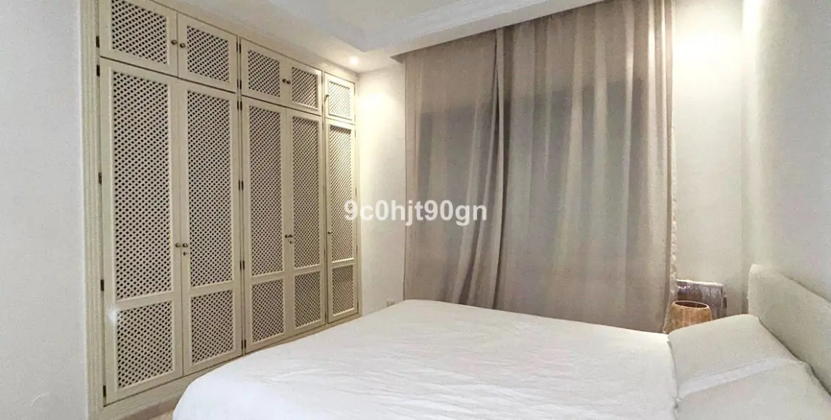 Venta de apartamento en planta media en Elviria 18