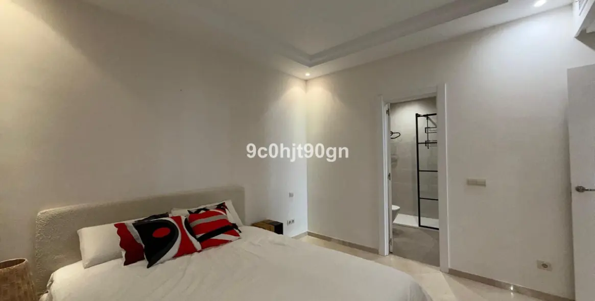 Venta de apartamento en planta media en Elviria 21