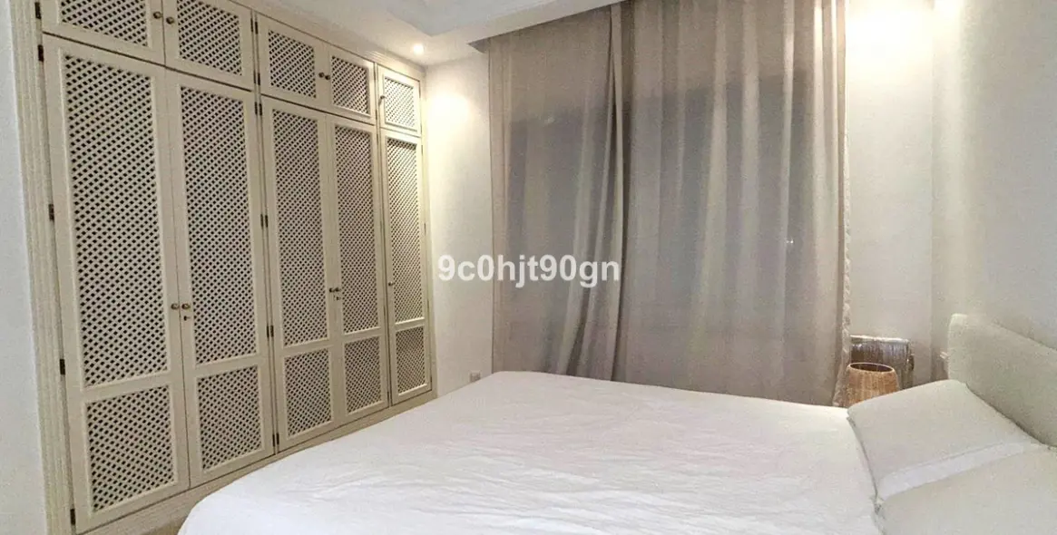 Venta de apartamento en planta media en Elviria 23