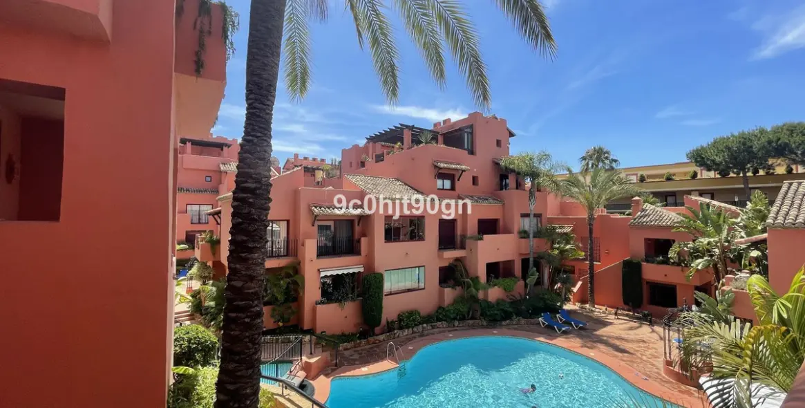Venta de apartamento en planta media en Elviria 27