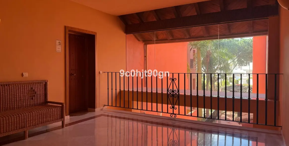 Venta de apartamento en planta media en Elviria 29