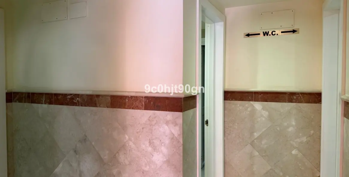 Venta de apartamento en planta media en Elviria 37