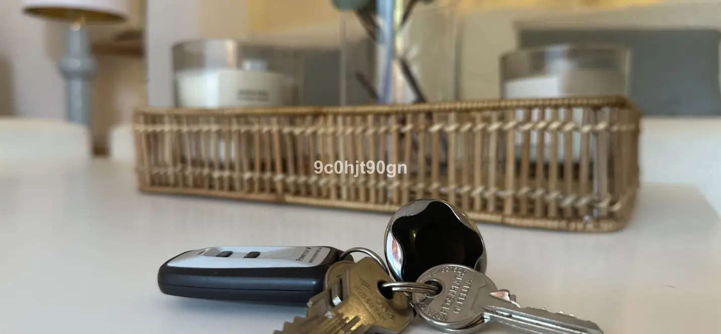 Sale of middle floor apartment in Elviria 0