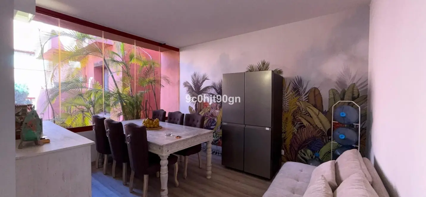 Sale of middle floor apartment in Elviria 1