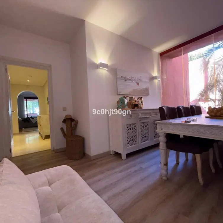 Sale of middle floor apartment in Elviria