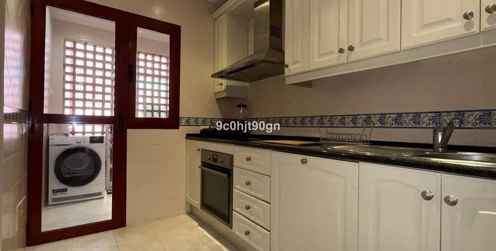 Sale of middle floor apartment in Elviria 5