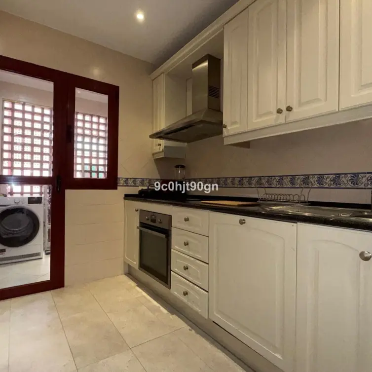 Sale of middle floor apartment in Elviria