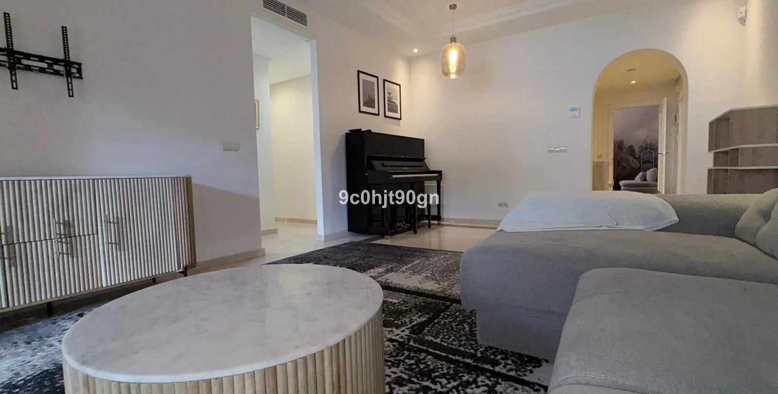 Sale of middle floor apartment in Elviria 8
