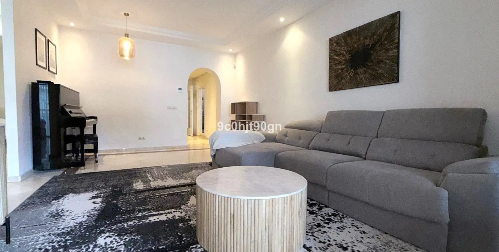 Sale of middle floor apartment in Elviria 9