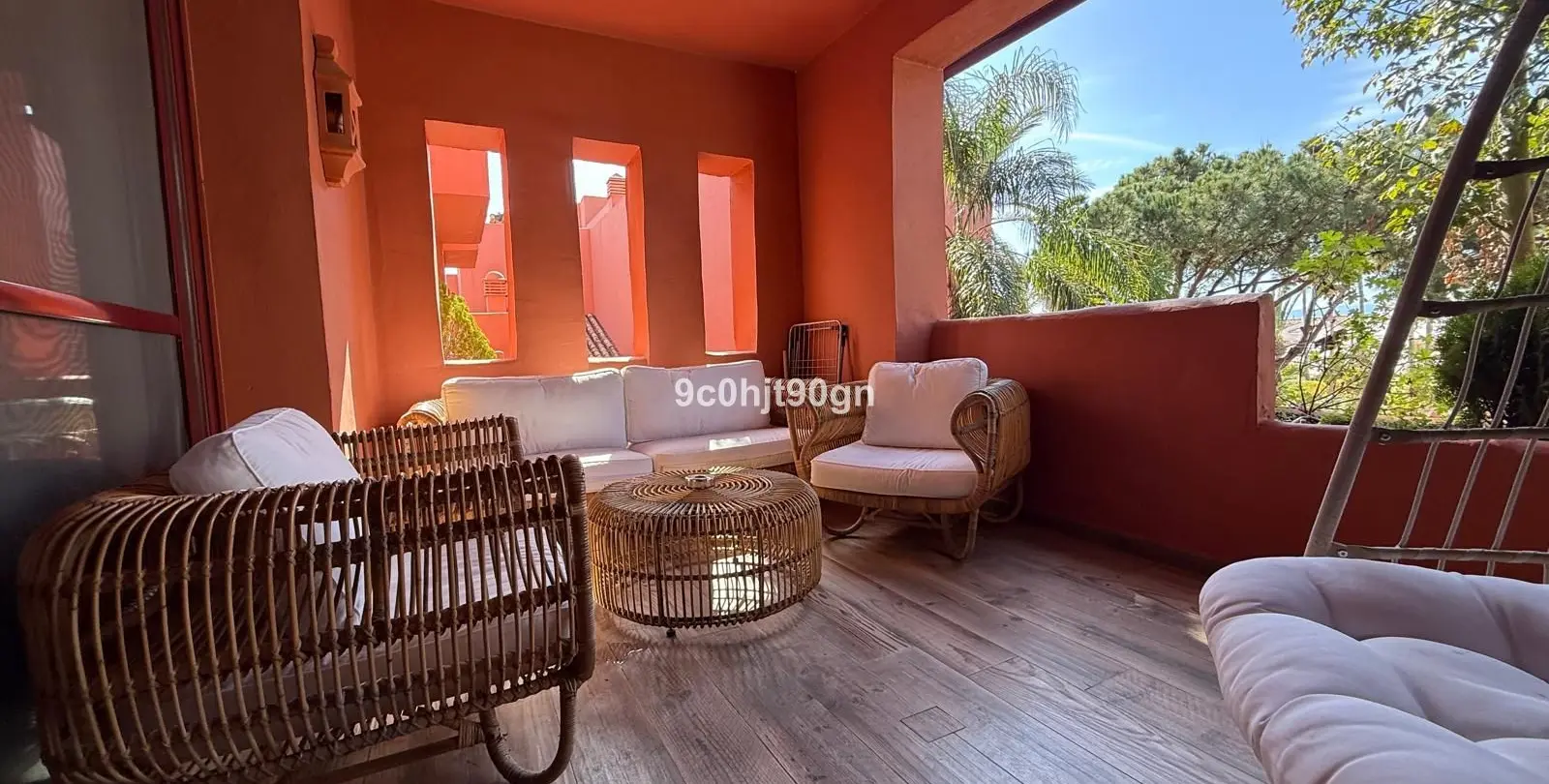 Sale of middle floor apartment in Elviria 10