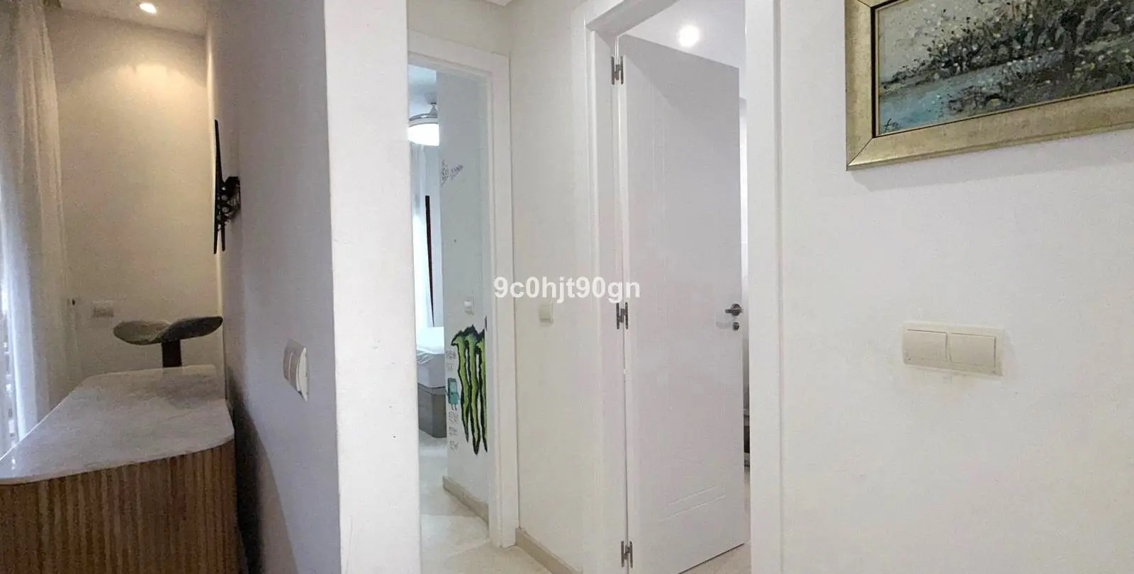 Sale of middle floor apartment in Elviria 12