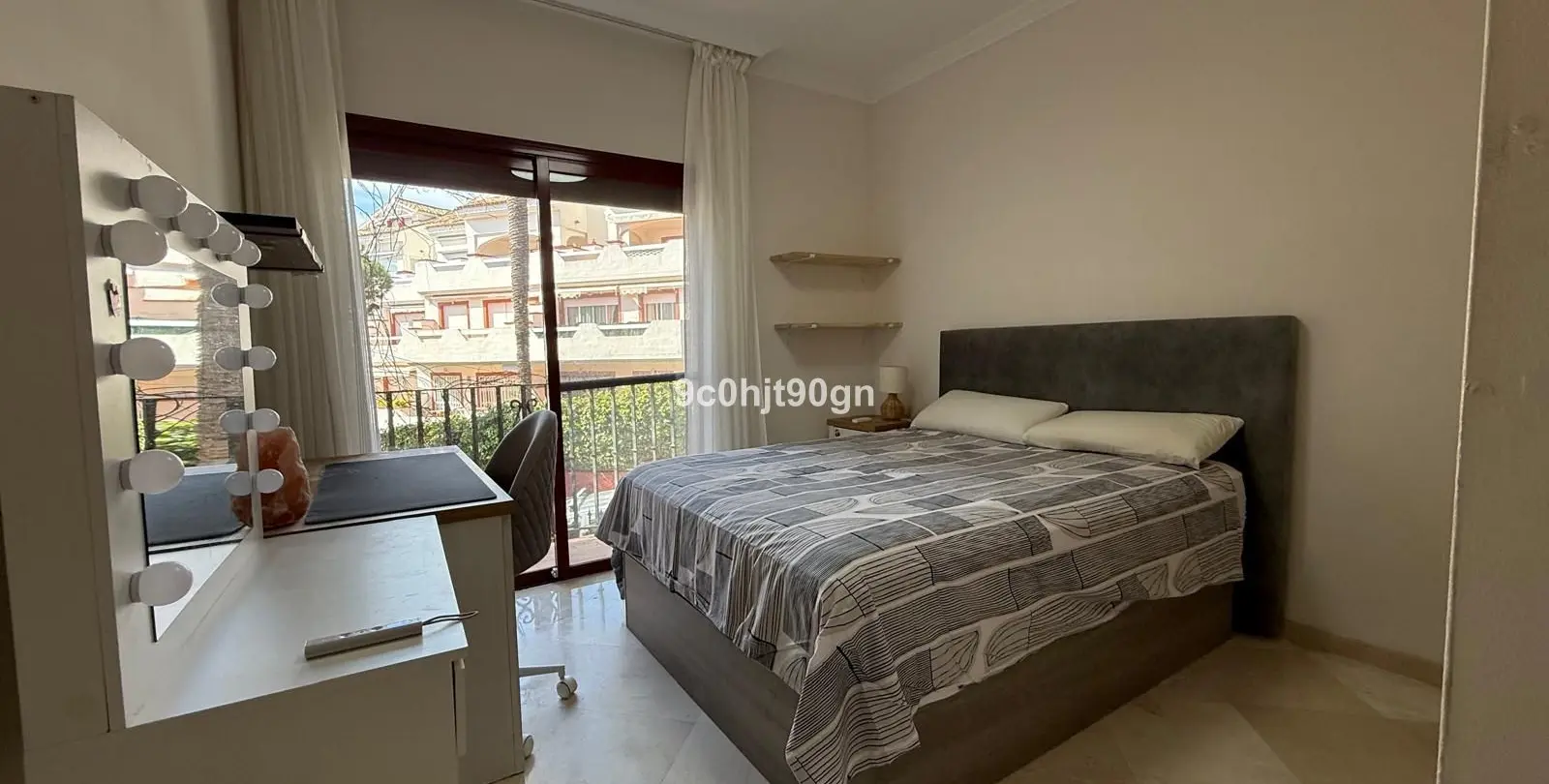 Sale of middle floor apartment in Elviria 14