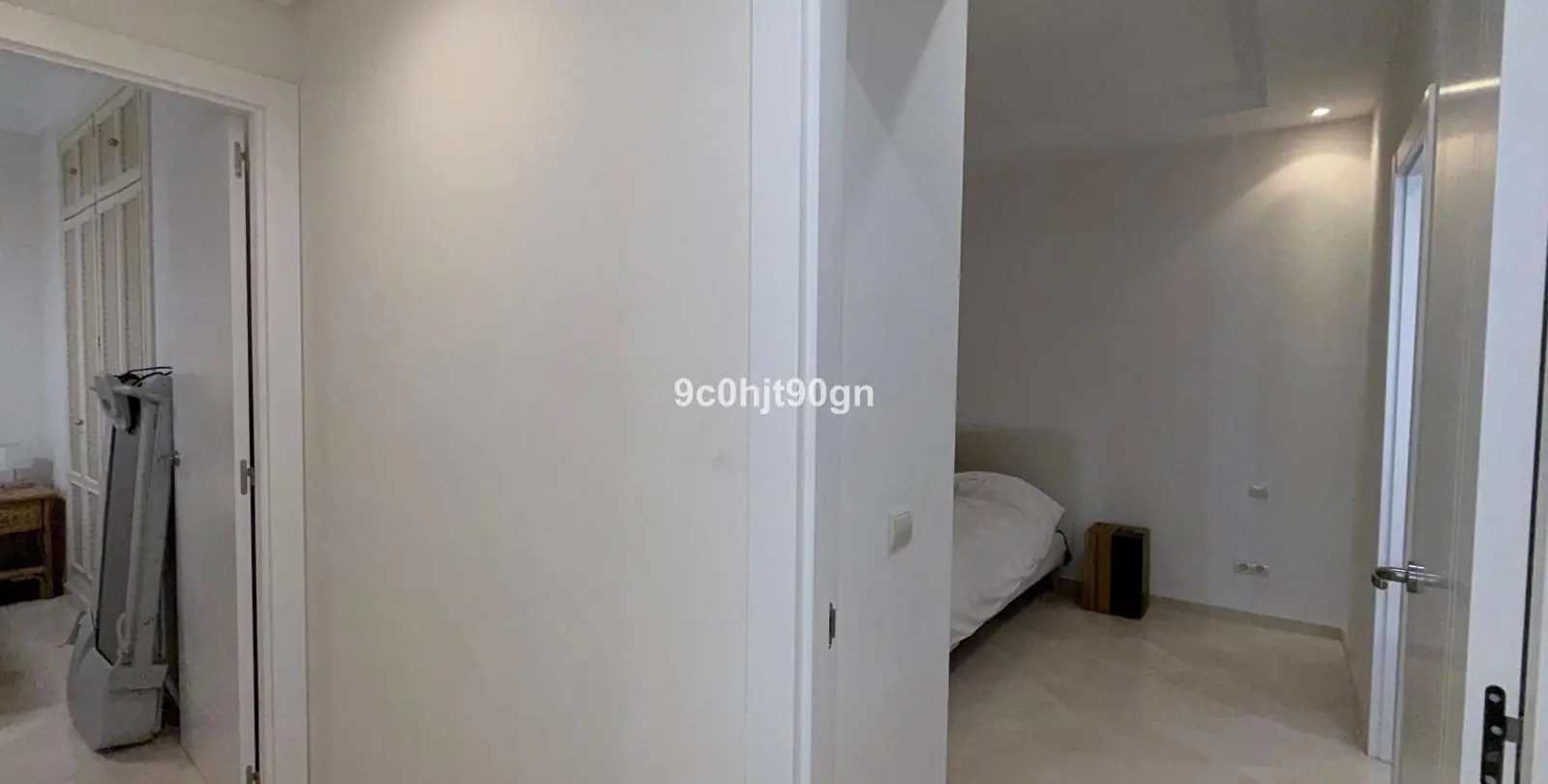 Sale of middle floor apartment in Elviria 15