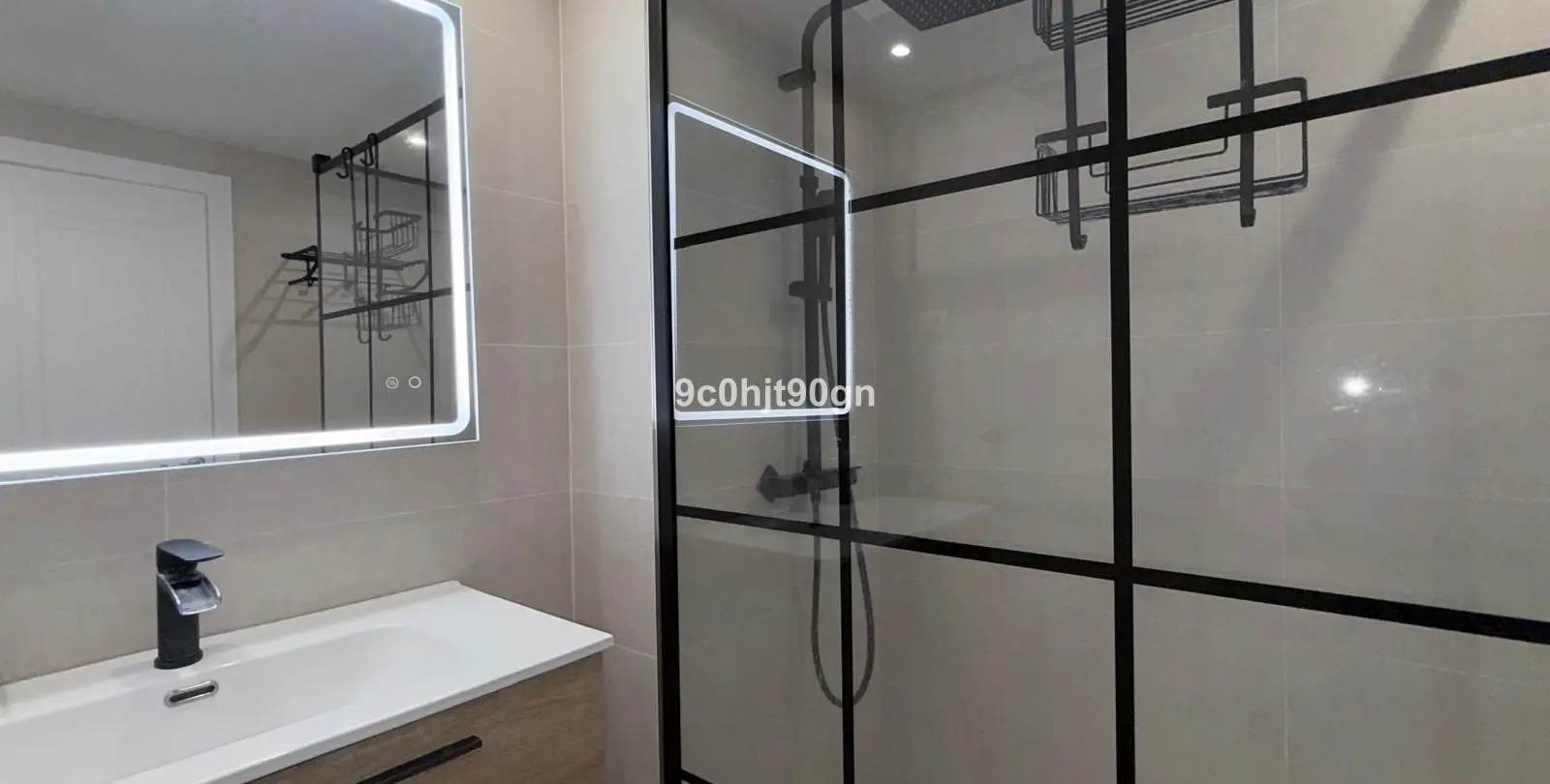 Sale of middle floor apartment in Elviria 18