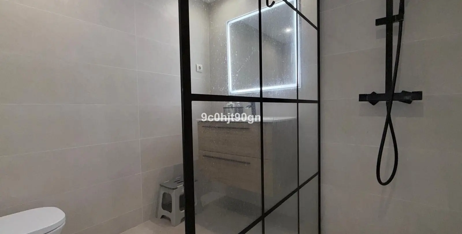 Sale of middle floor apartment in Elviria 19