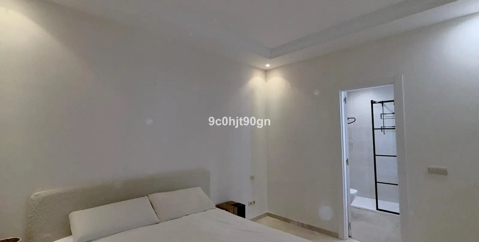 Sale of middle floor apartment in Elviria 20