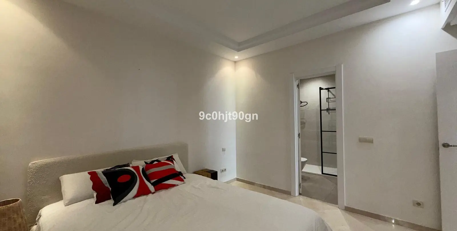 Sale of middle floor apartment in Elviria 21