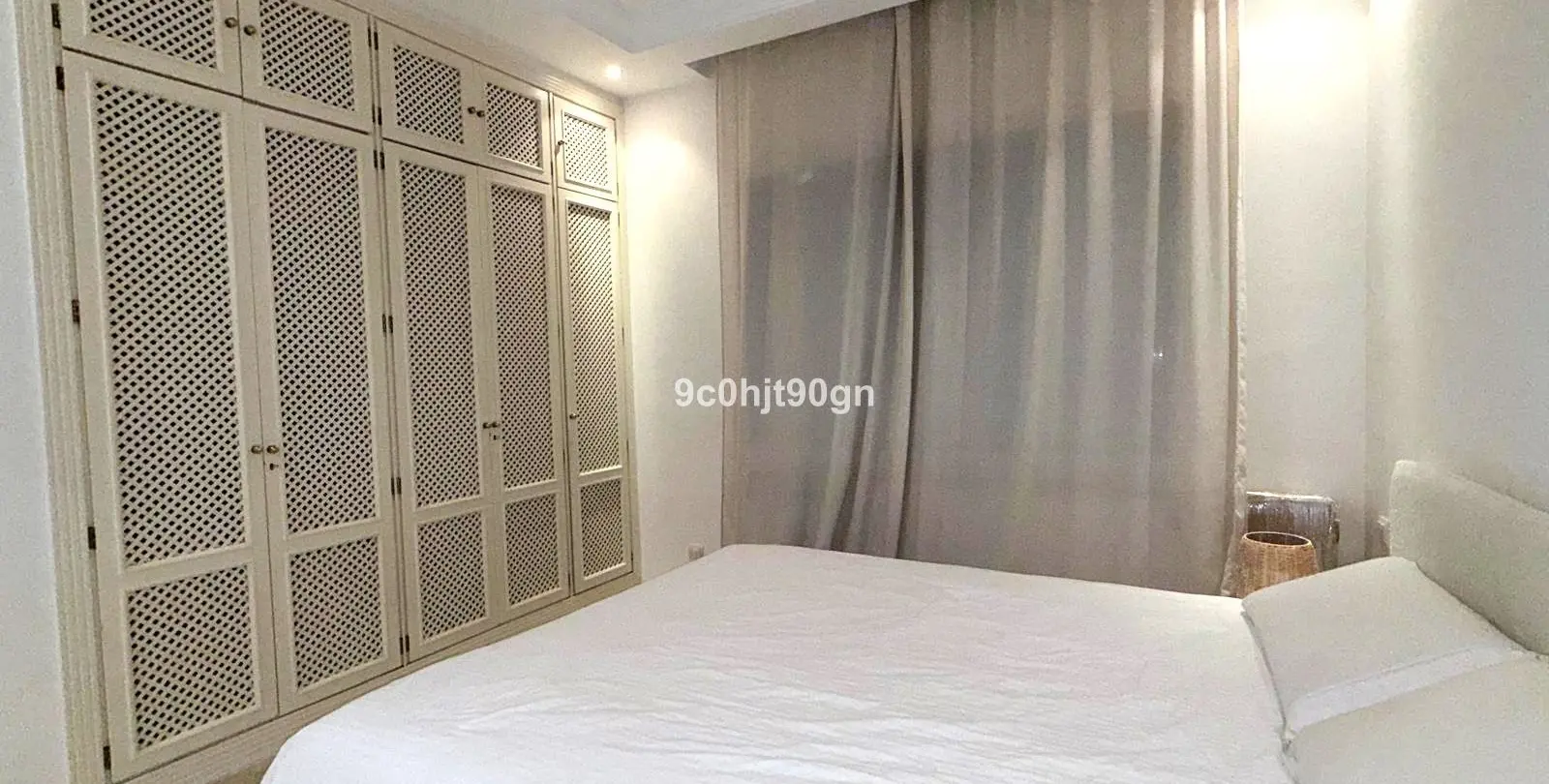 Sale of middle floor apartment in Elviria 23