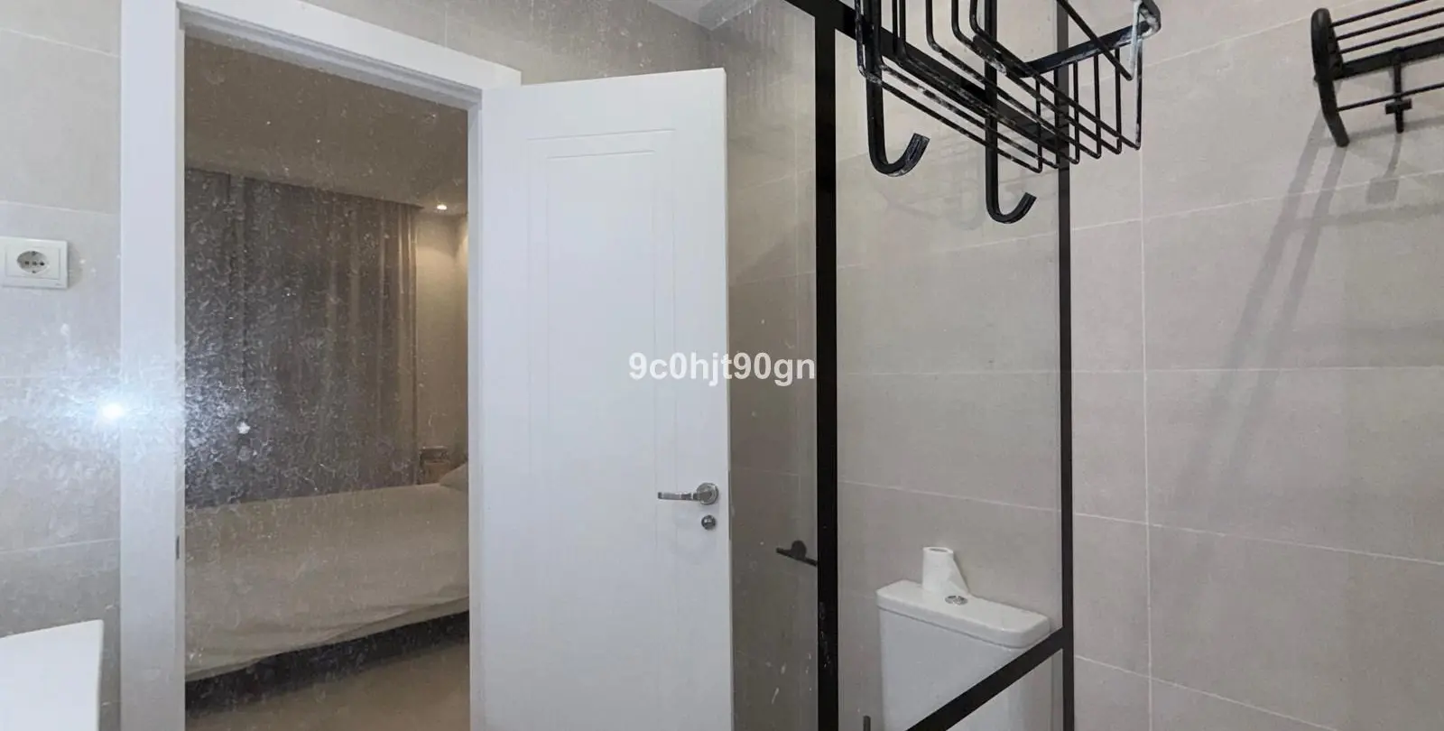 Sale of middle floor apartment in Elviria 25