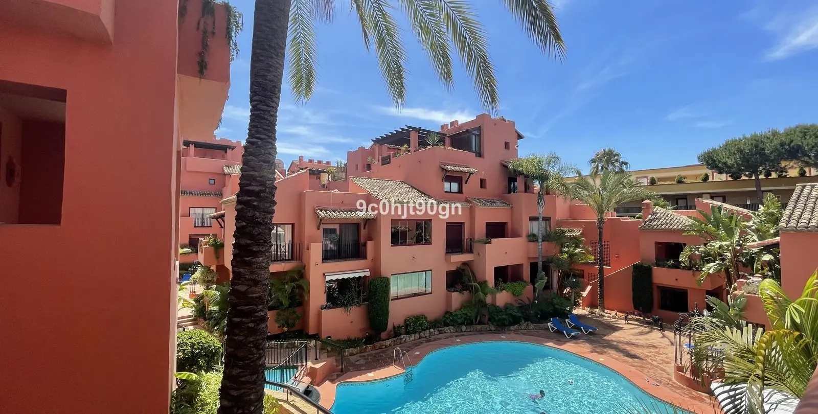 Sale of middle floor apartment in Elviria 27