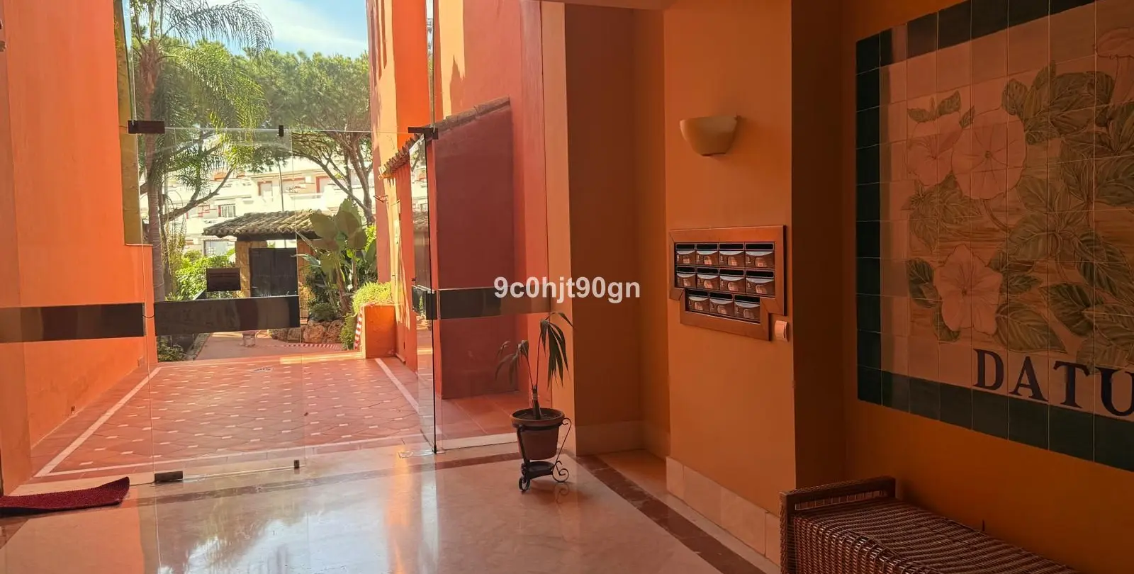 Sale of middle floor apartment in Elviria 30