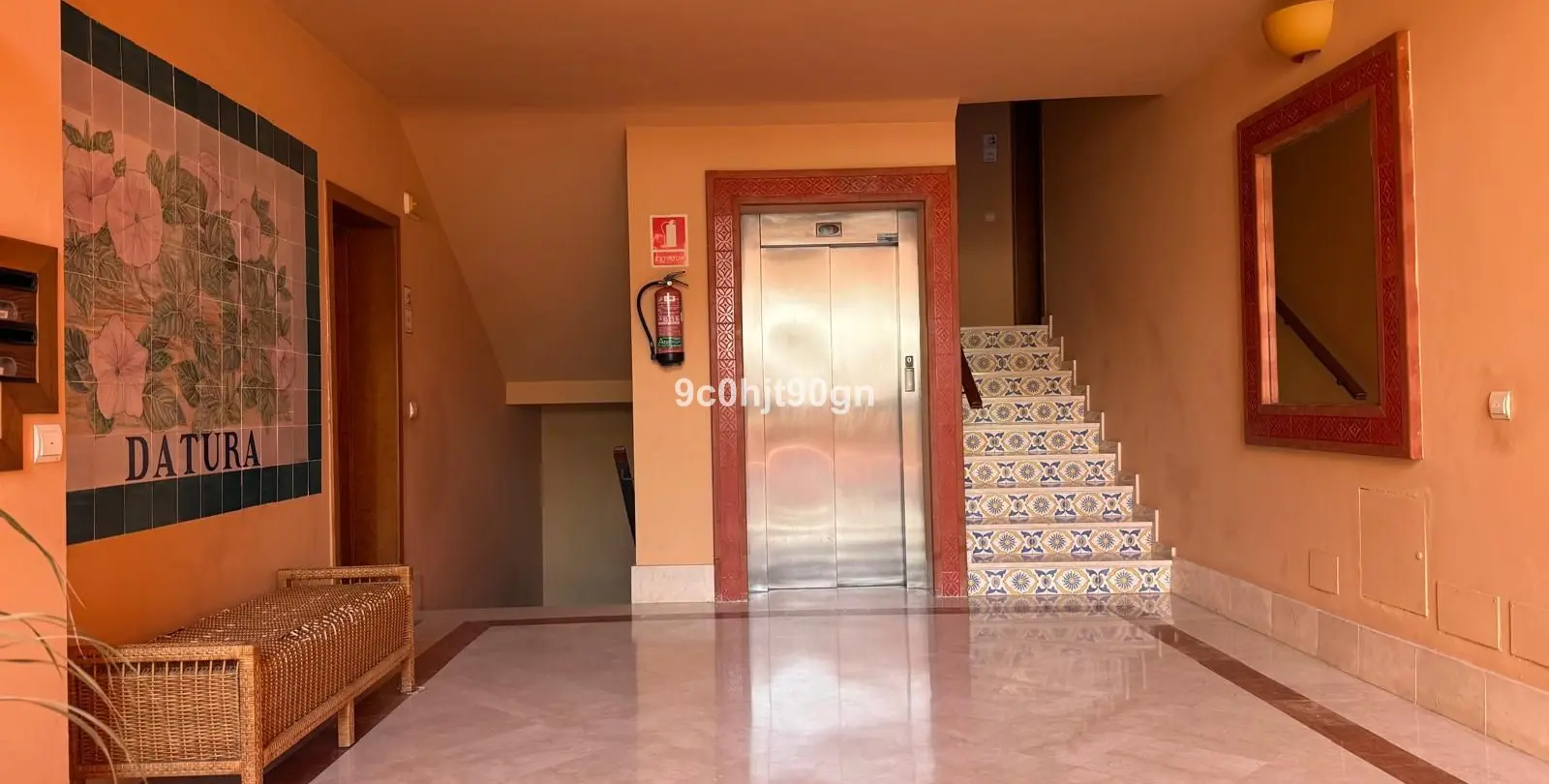 Sale of middle floor apartment in Elviria 31