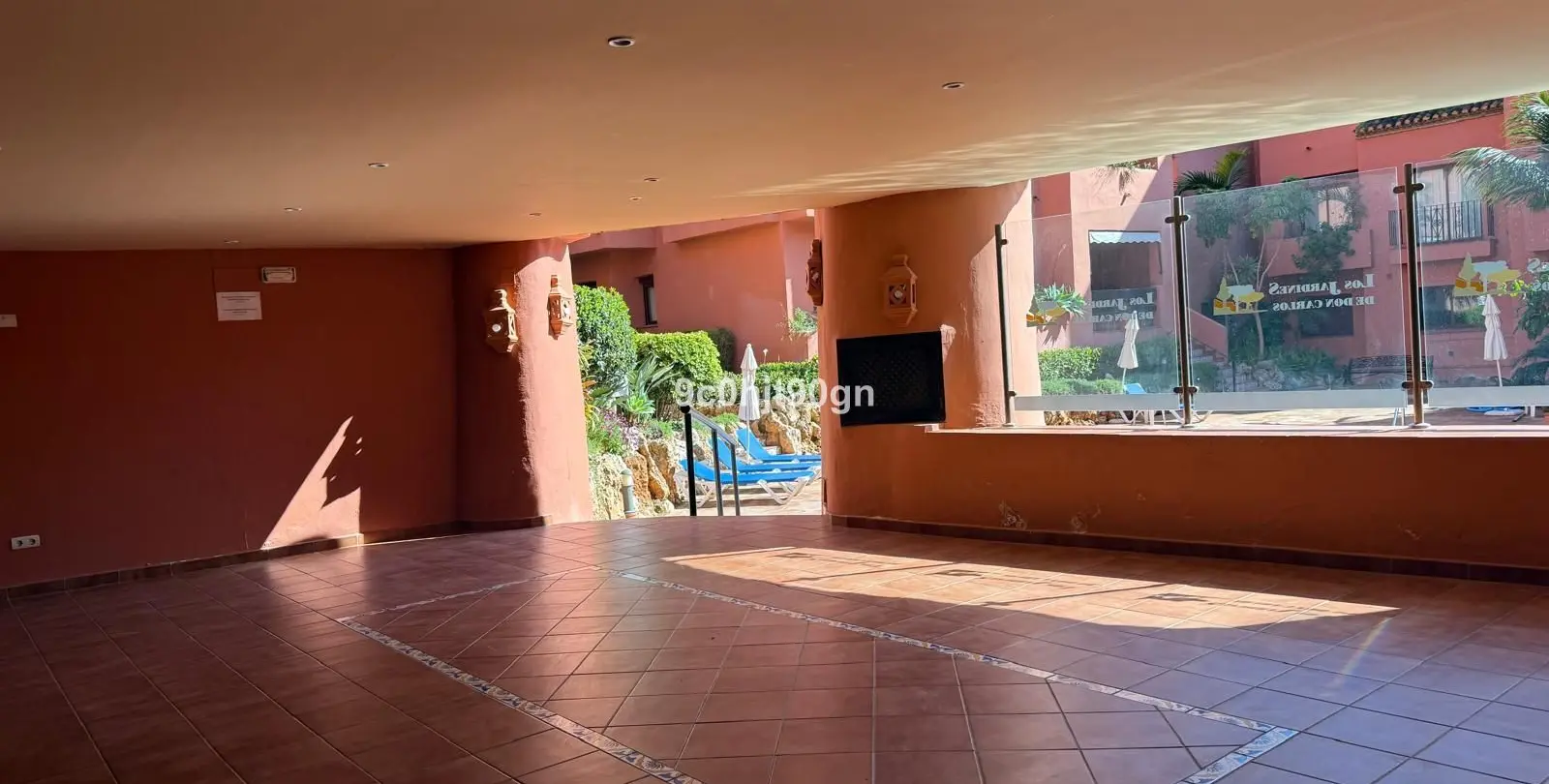 Sale of middle floor apartment in Elviria 33