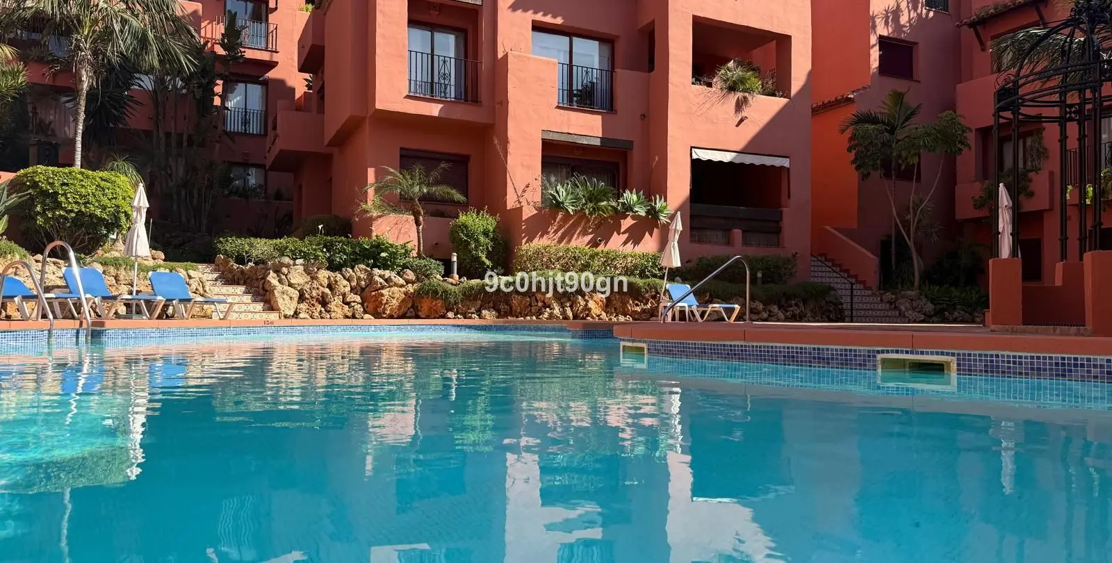 Sale of middle floor apartment in Elviria 35