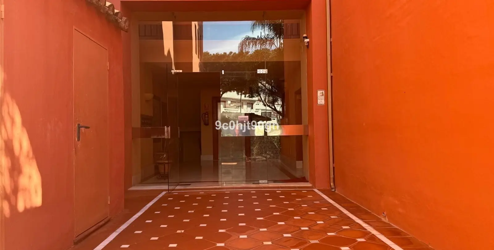 Sale of middle floor apartment in Elviria 36