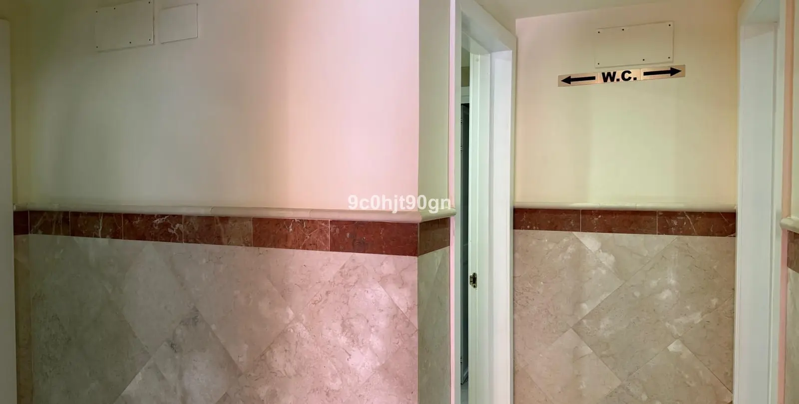 Sale of middle floor apartment in Elviria 37