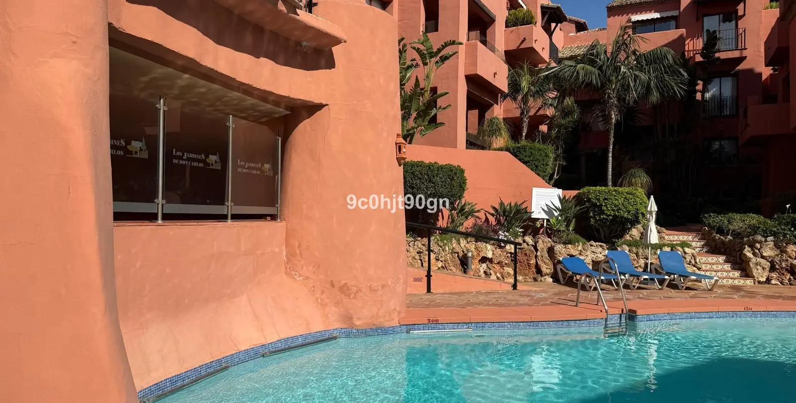 Sale of middle floor apartment in Elviria 40