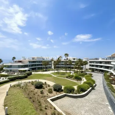 Sale of middle floor apartment in Estepona