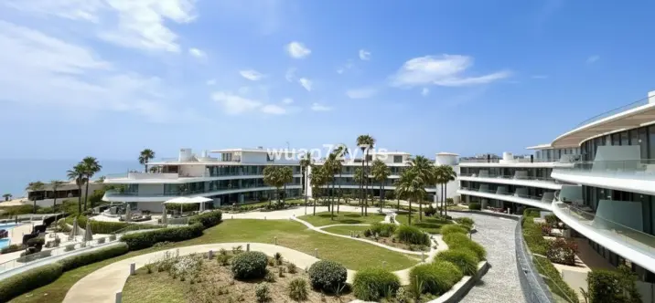 Sale of middle floor apartment in Estepona 0