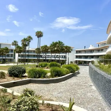 Sale of middle floor apartment in Estepona