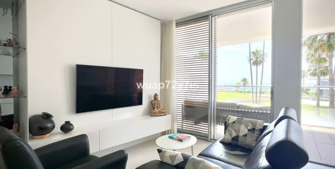 Sale of middle floor apartment in Estepona 3