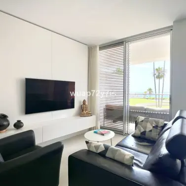 Sale of middle floor apartment in Estepona