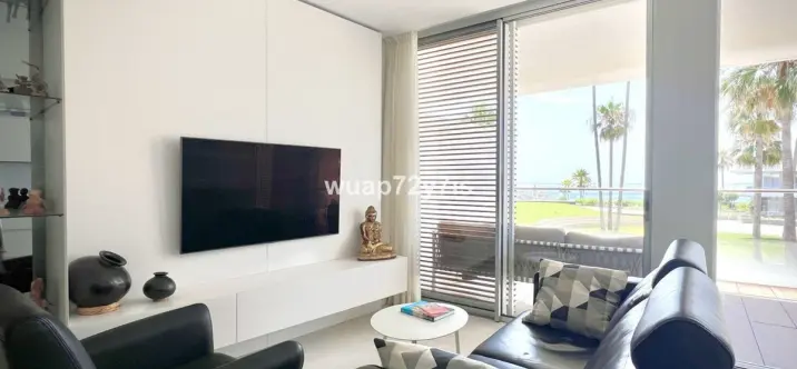 Sale of middle floor apartment in Estepona 2