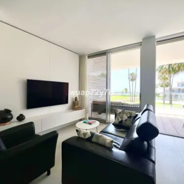 Sale of middle floor apartment in Estepona